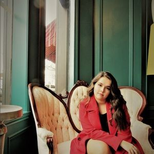 Meet your Posher, Andrea